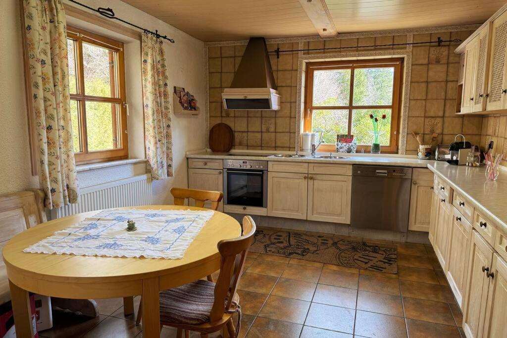 Romantisches Alpenchalet - Mit Sauna Und Kamin - Ruhig Und Zentral Bad Tolz Luaran gambar